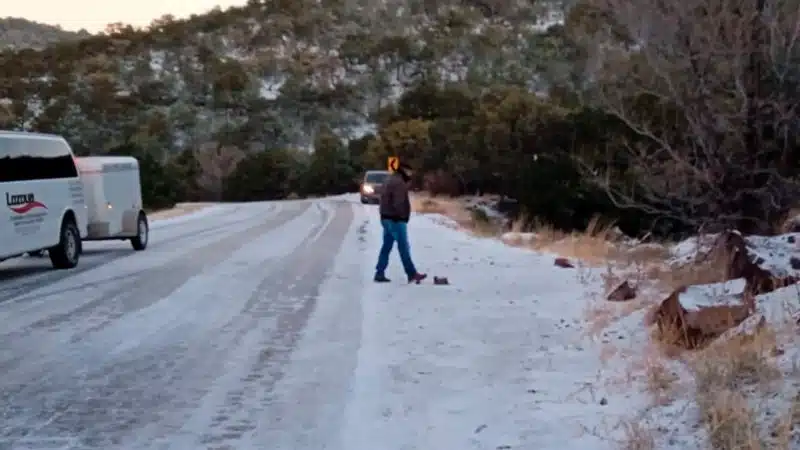 Activan refugios y suspenden clases ante tormenta invernal en Chihuahua