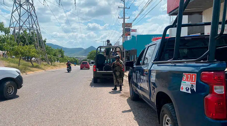 Elementos de la Policía Estatal y del Ejército Mexicano