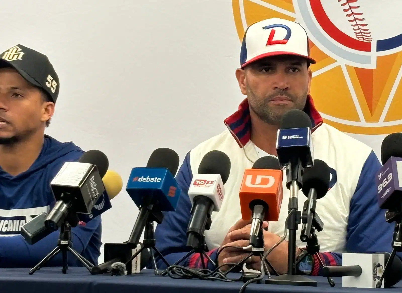 Albert Pujols manager de República Dominicana en conferencia de prensa tras primera victoria en Serie del Caribe