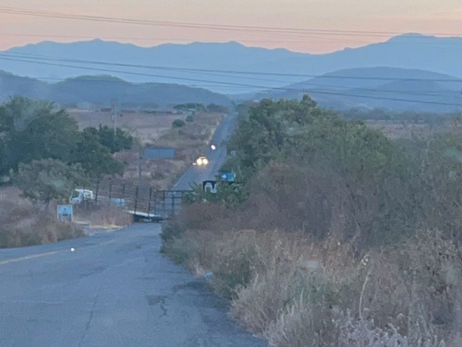 Amanece bloqueada la carretera México 15 hacia Cosalá