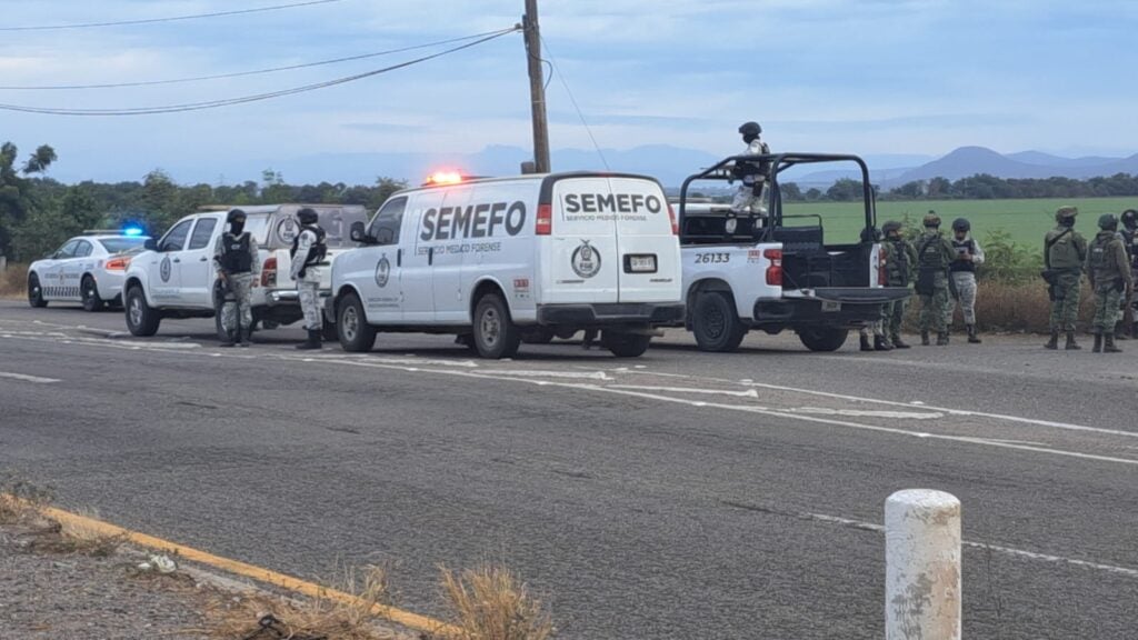 Amarrado de las manos con una soga localizan a un hombre asesinado en la carretera Culiacán-Eldorado