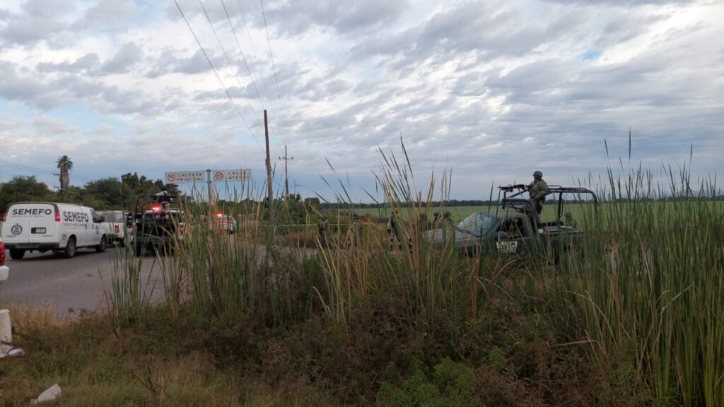 Amarrado de las manos con una soga localizan a un hombre asesinado en la carretera Culiacán-Eldorado