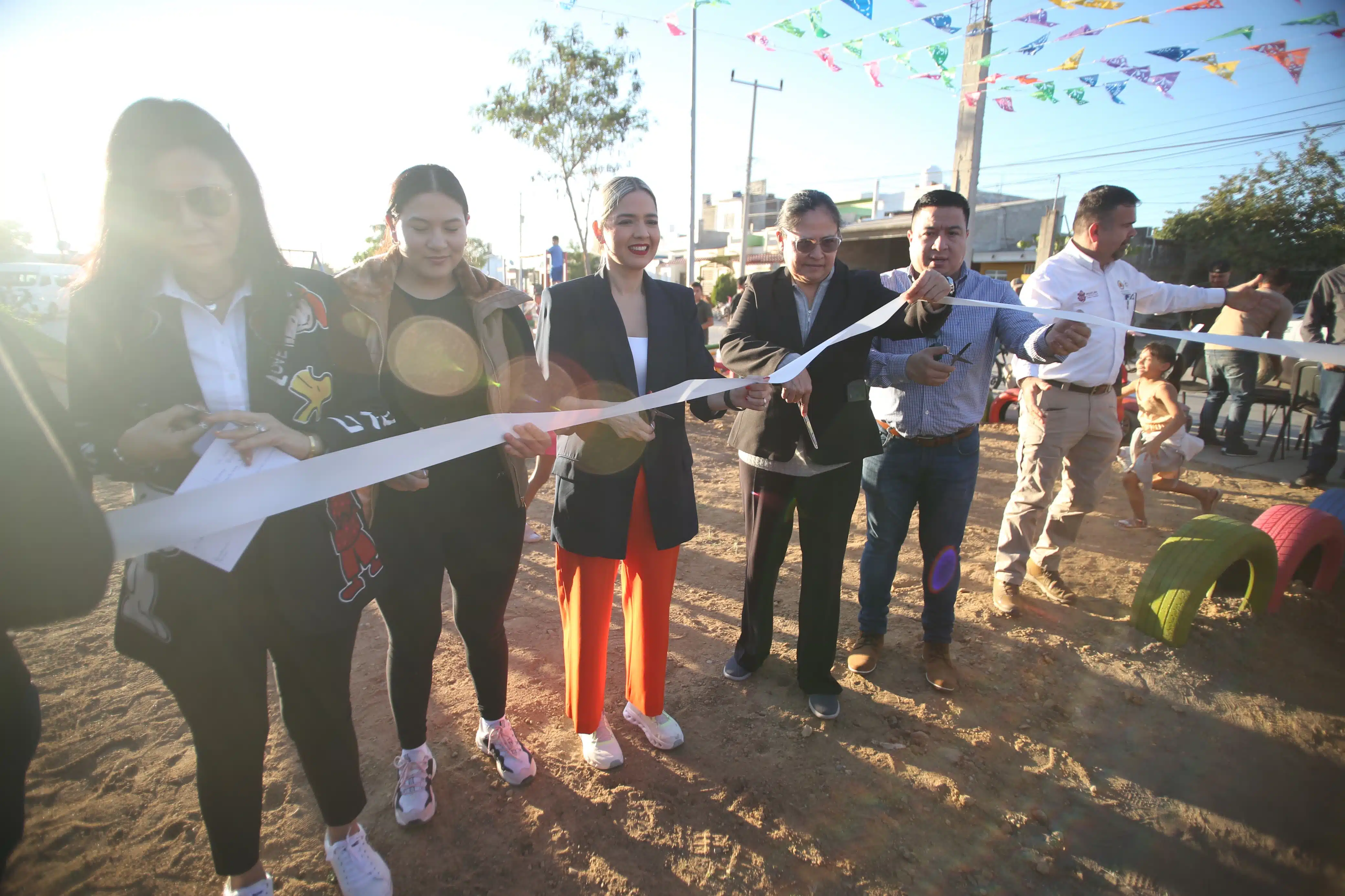 La alcaldesa Estrella Palacios encabeza la rehabilitación del área verde de la sindicatura de Villa Unión