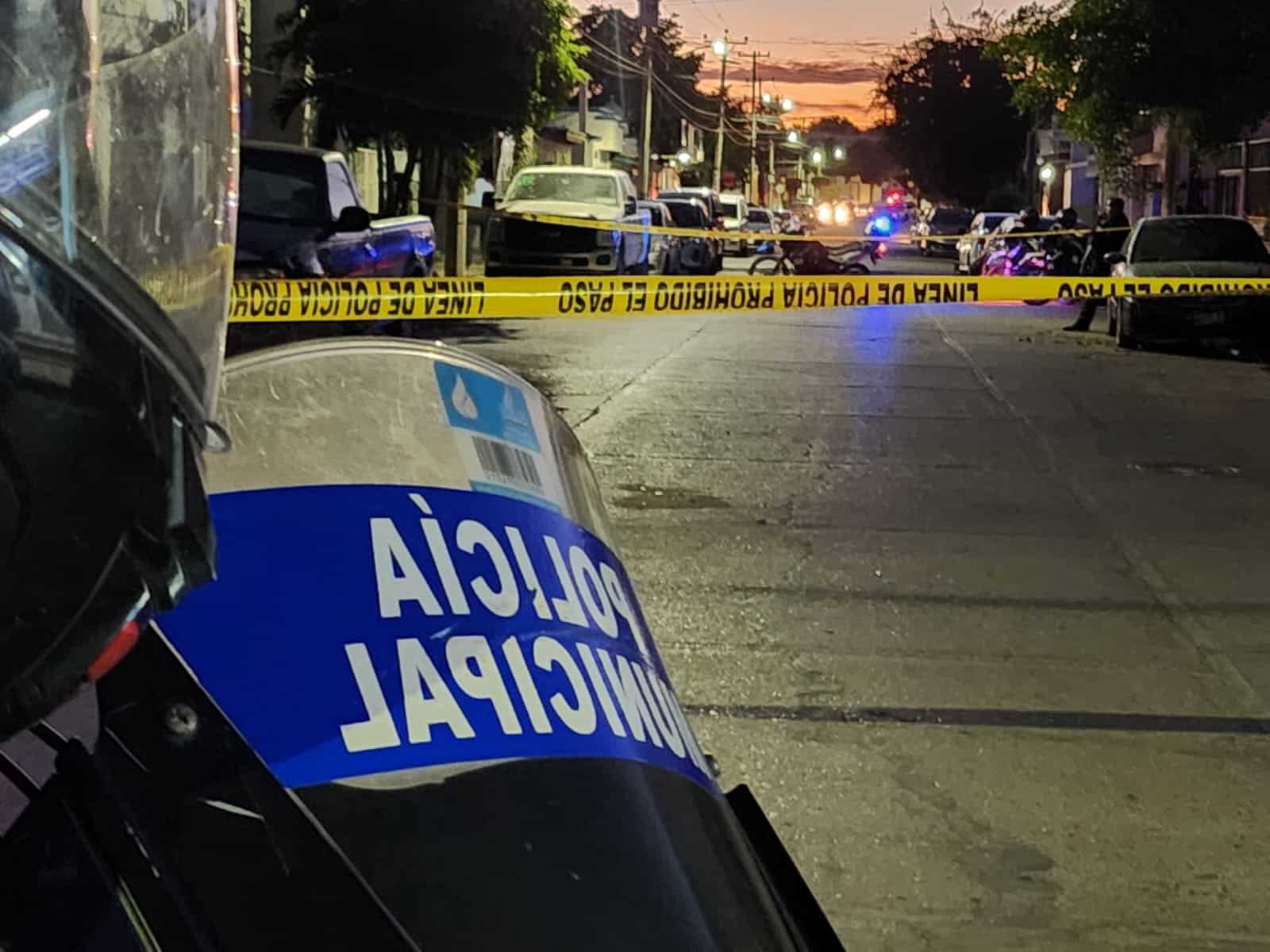 Policía Estatal y Municipal en la zona acordonada donde se registró el ataque armado.