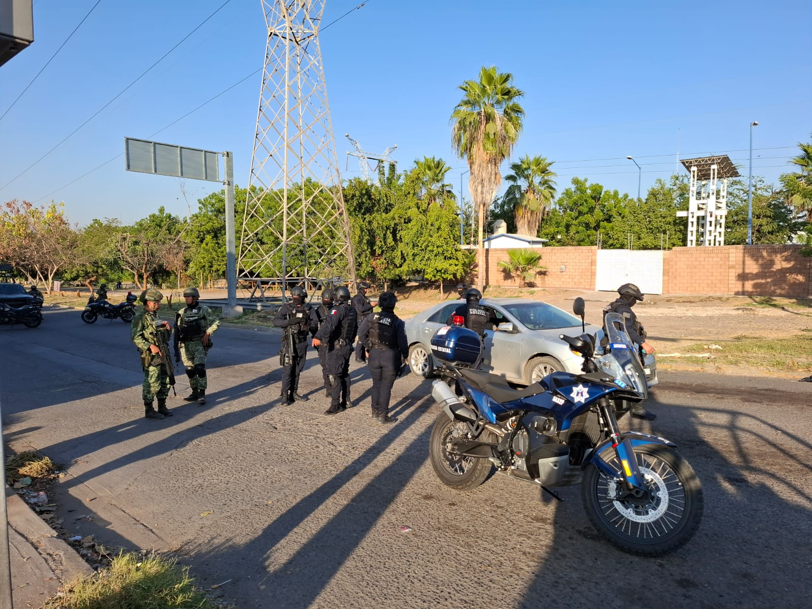 Atentado a balazos deja un hombre sin vida dentro de un vehículo en la Guadalupe Victoria, Culiacán