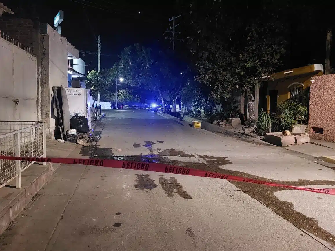 Atentan a balazos contra un joven en la avenida Francisco Solís en Mazatlán