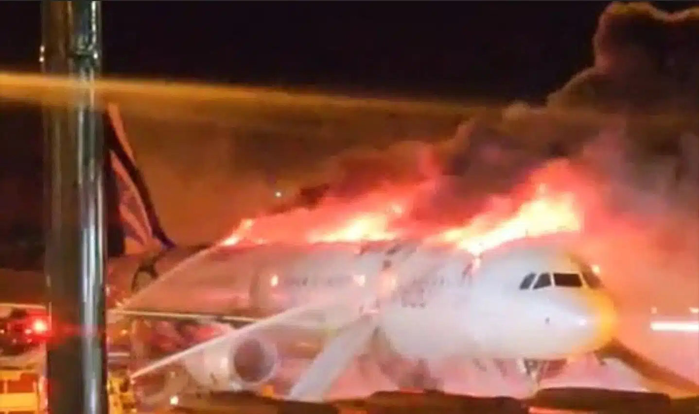 VIDEO: Avión con 169 pasajeros se incendia justo antes de despegar en Corea del Sur