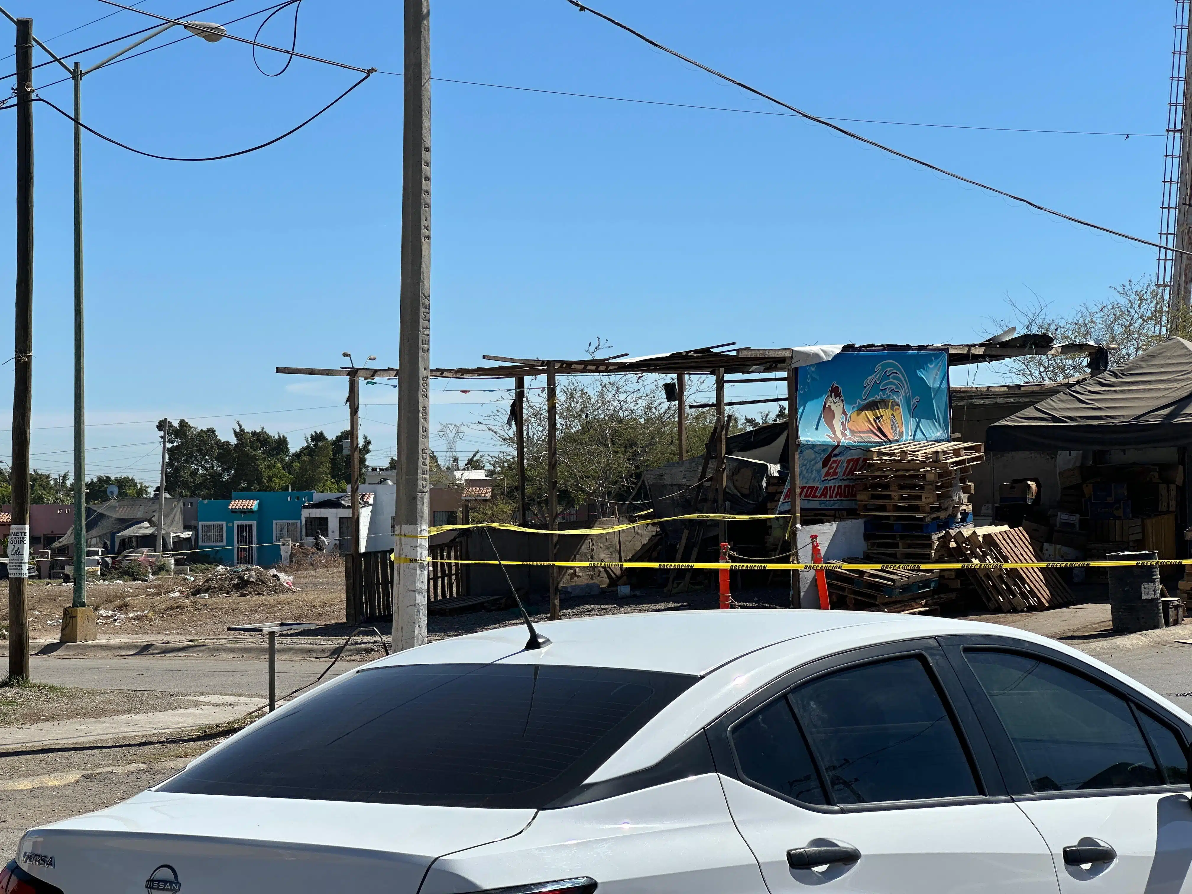 Zona acordonada en donde se registró la balacera en la colonia Santa Fe, Mazatlán.