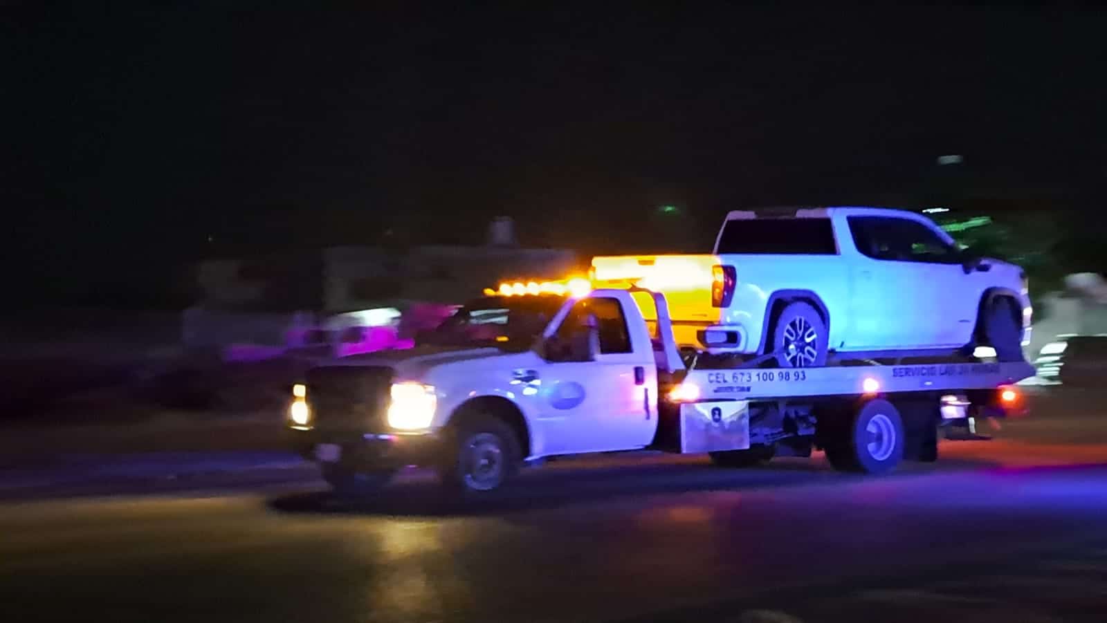 Camioneta asegurada por la Secretaría de Marina Armada de México en la ciudad de Guamúchil.
