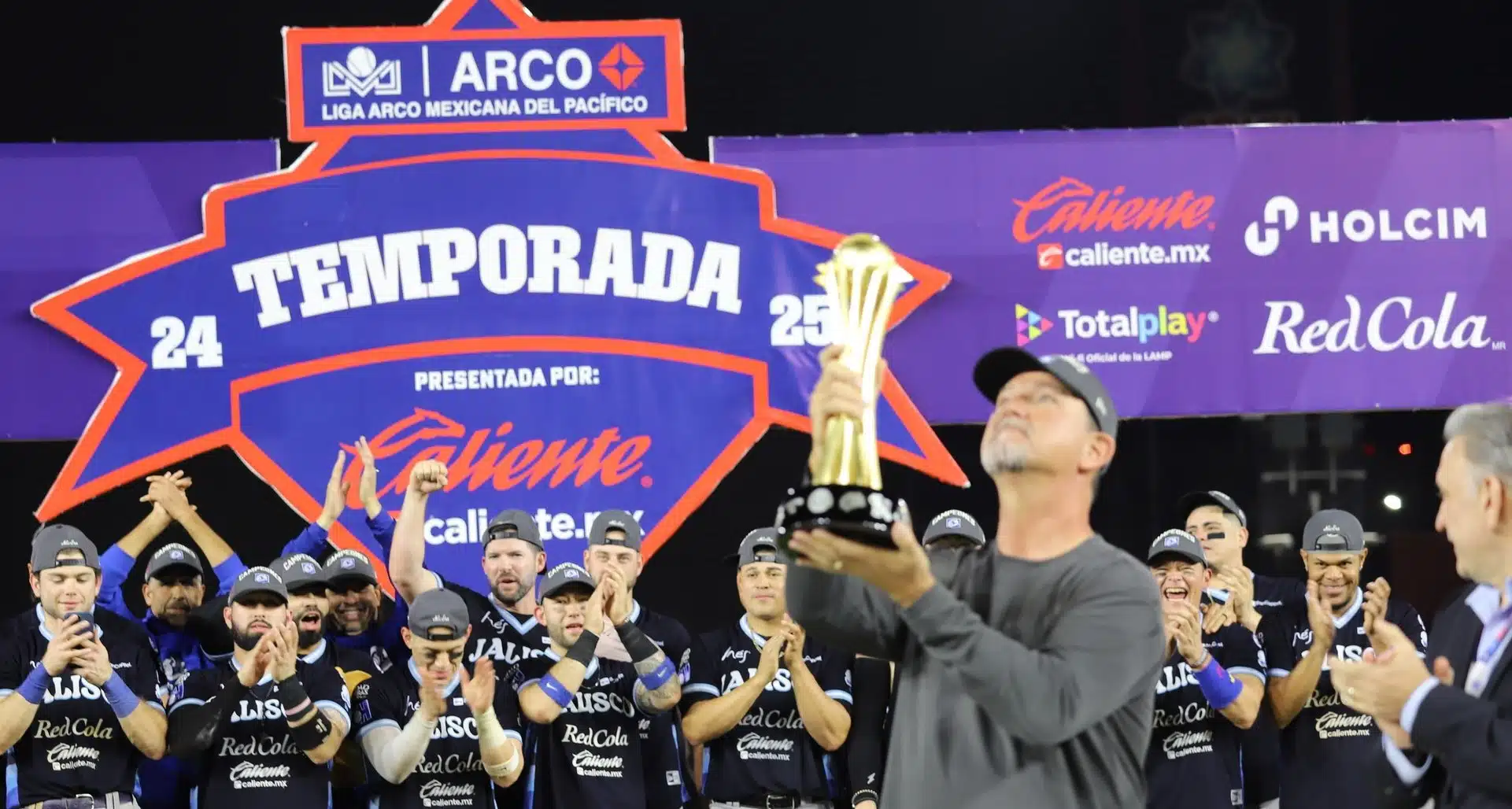 Charros de Jalisco celebra su victoria en el campeonato de la LMP