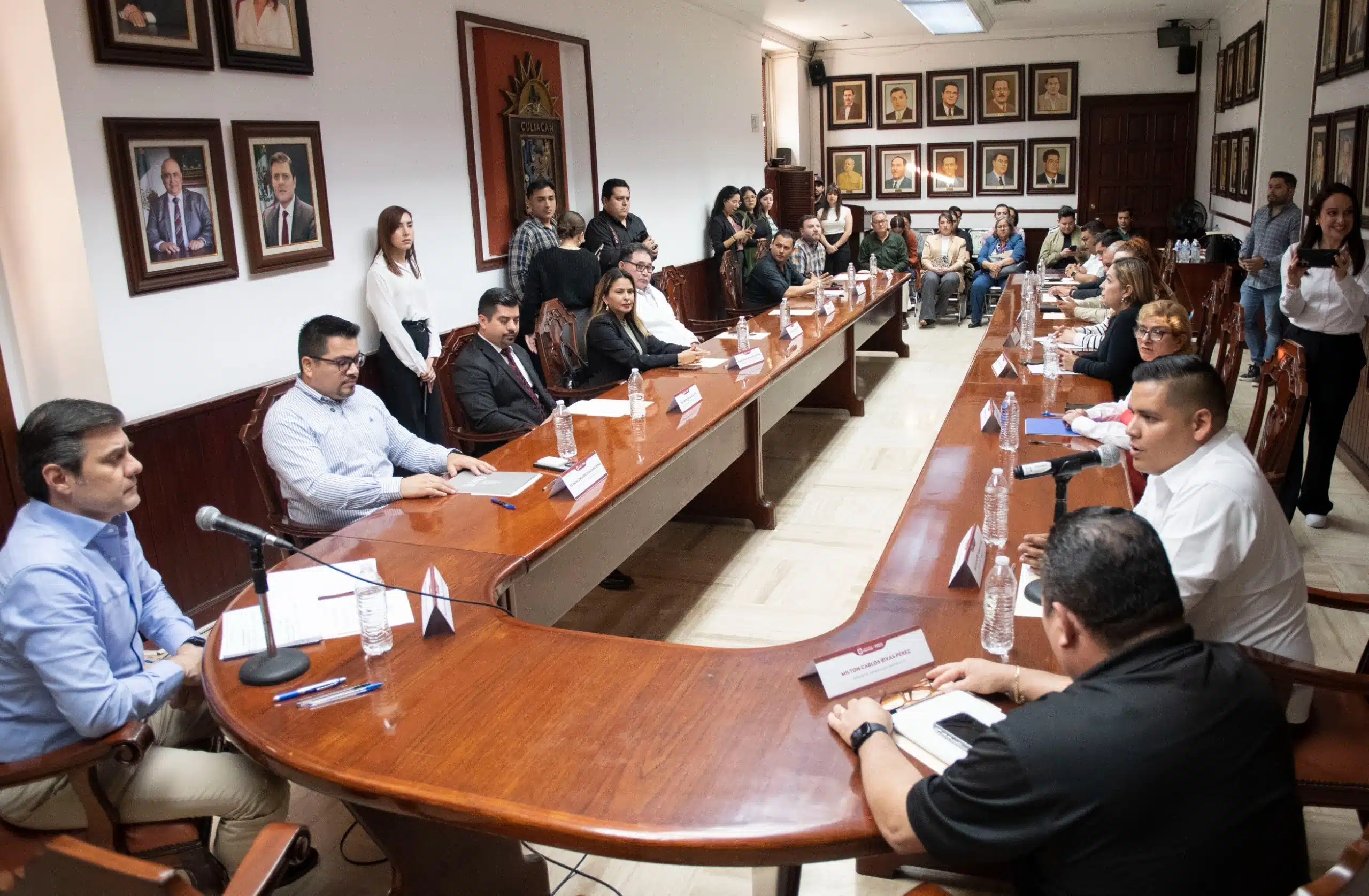 Toma de protesta de los integrantes del Comité Municipal de Salud en Culiacán.