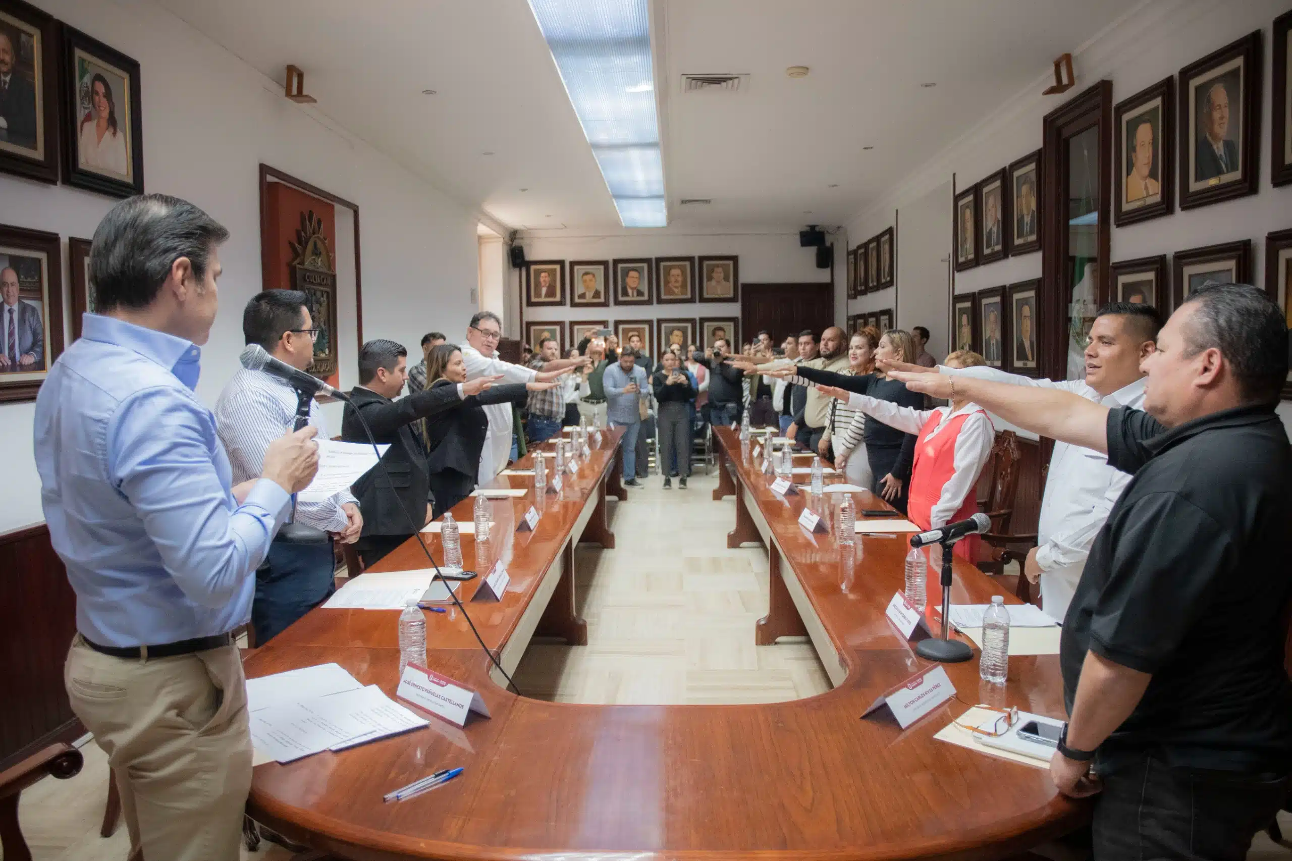 Toma de protesta de los integrantes del Comité Municipal de Salud en Culiacán.