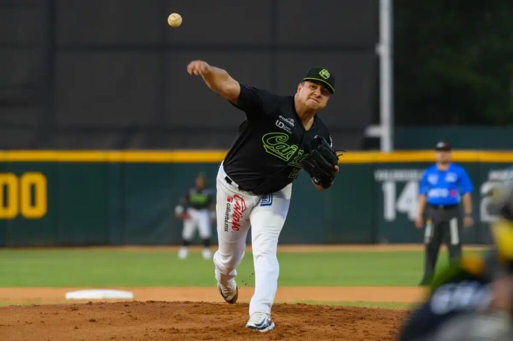 Omar Araujo jugando para Cañeros de Los Mochis