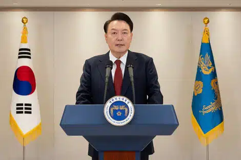 Corea del Sur rastrean al presidente Yoon Suk-yeol ante posible huida