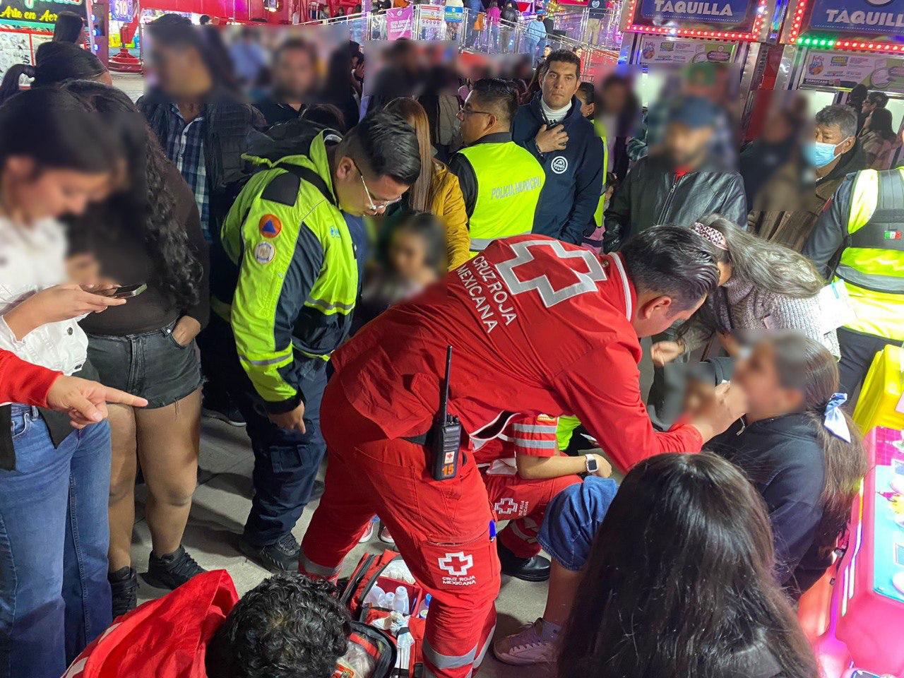 Cuatro menores lesionados tras falla en juego mecánico en Feria de León