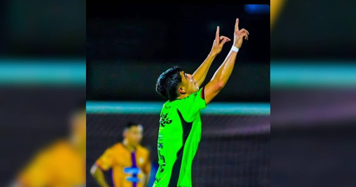 Denzell García, futbolista sinaloense.