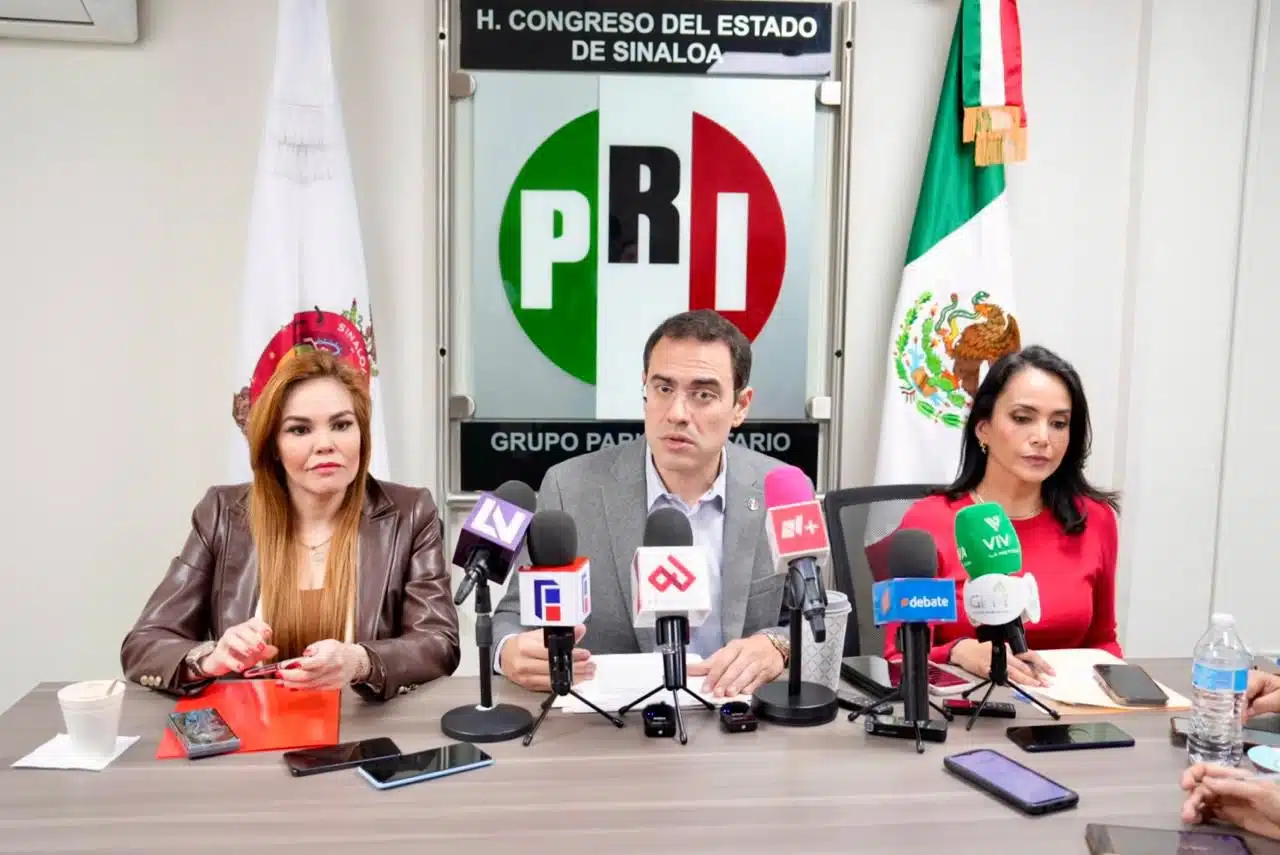 Diputados del PRI en Sinaloa Bernardino Antelo Esper, Paola Gárate e Irma Moreno e Irma Moreno