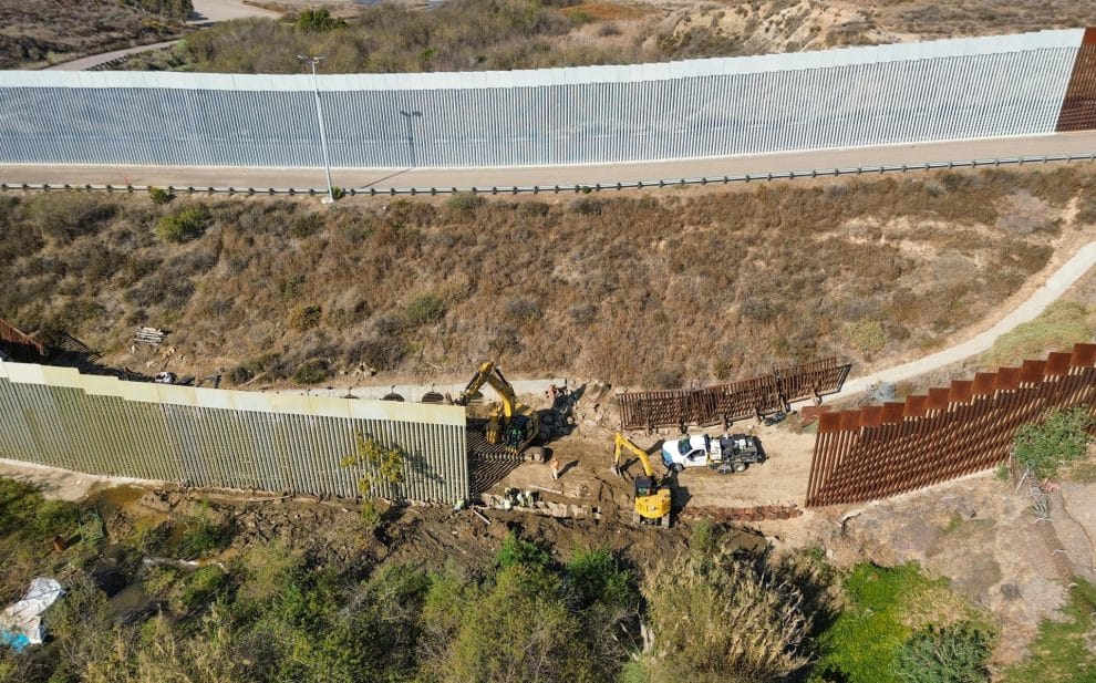 Donald Trump reanuda la reconstrucción del muro fronterizo