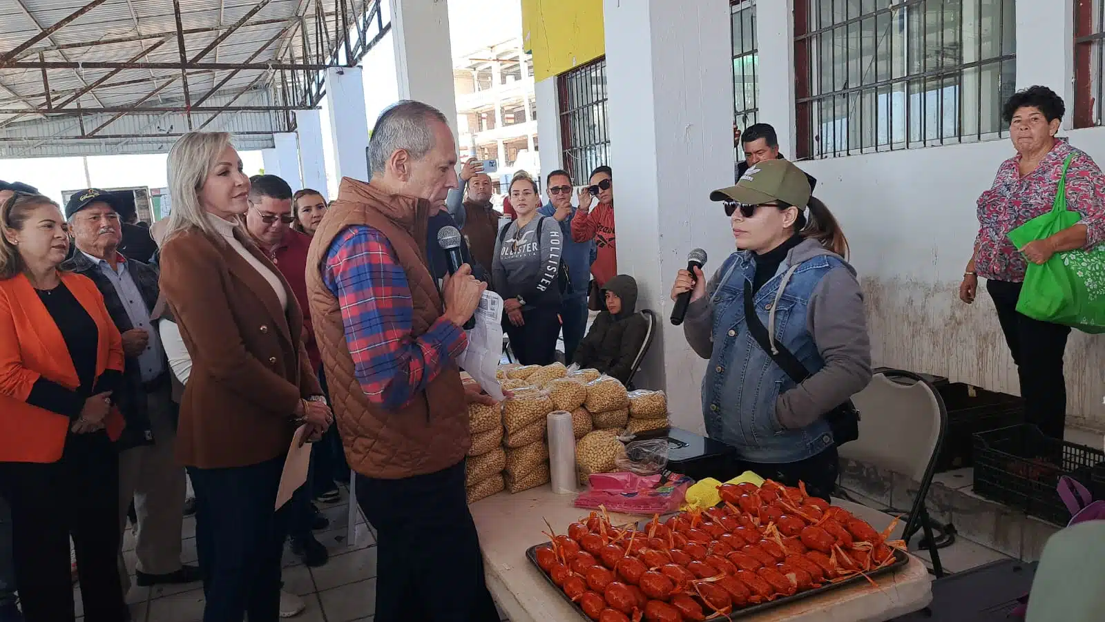 Alcalde Gerardo Vargas presente en el programa “Economía para tu Bienestar” en Topolobampo.