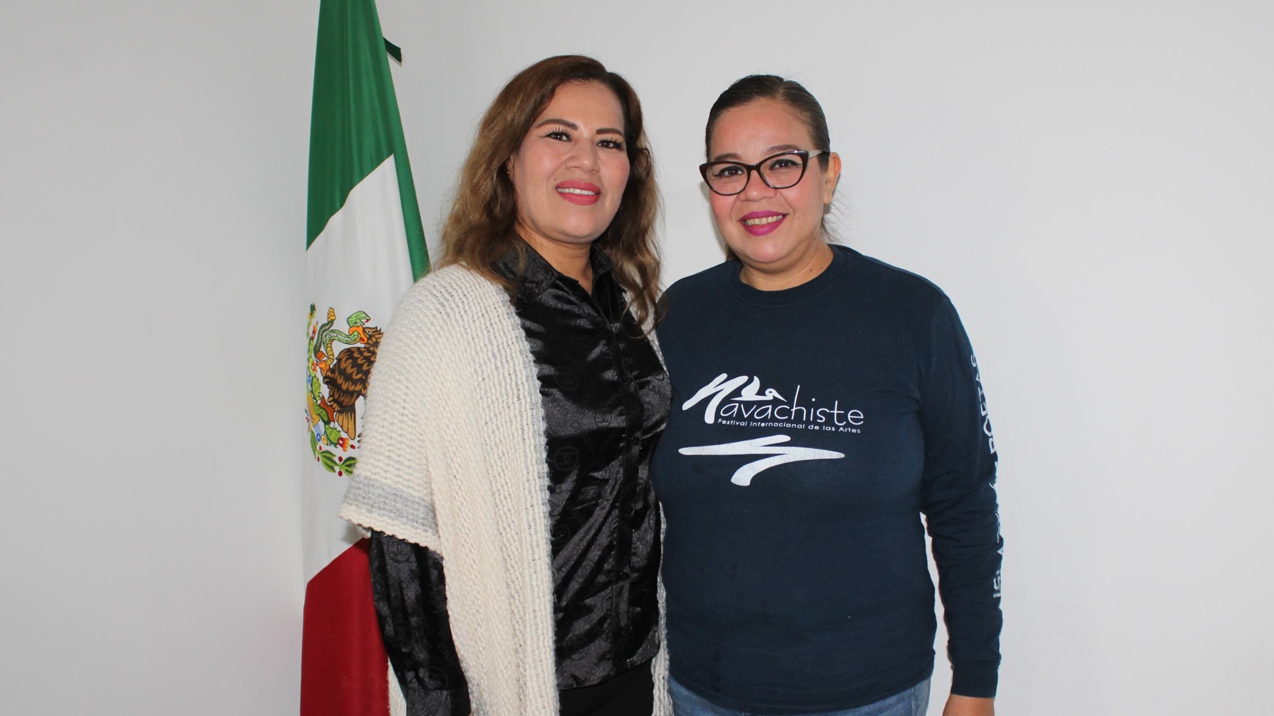 Evangelina Llanes Carreón y Tania Coronado