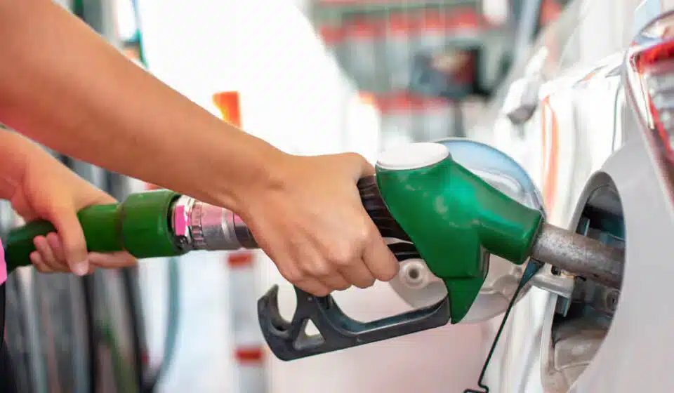 El precio promedio de las gasolinas suma tres días sin alteración