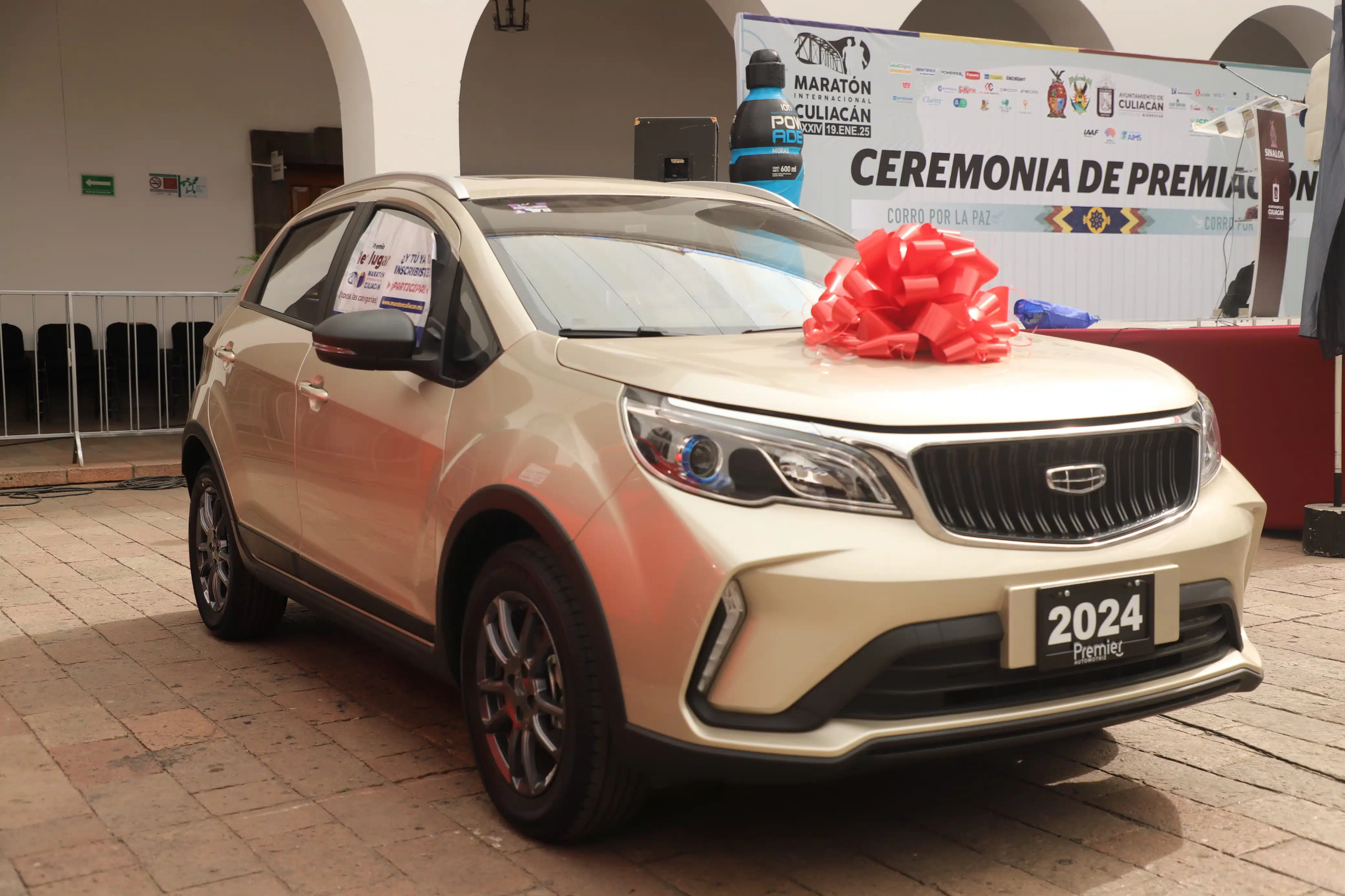 Gititu Gaitho y Kathya García se llevaron de gran premio un auto Geely GX3 Pro 2024