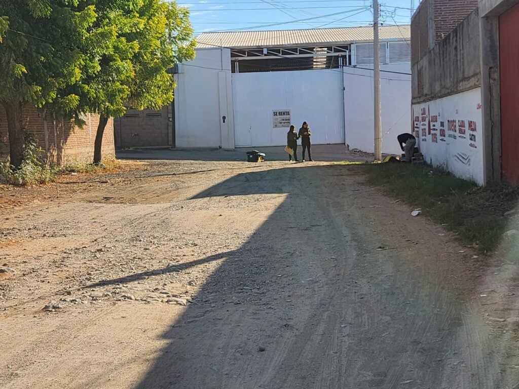 Localizan a joven asesinado y envuelto en una sábana en Real de Minas, Culiacán