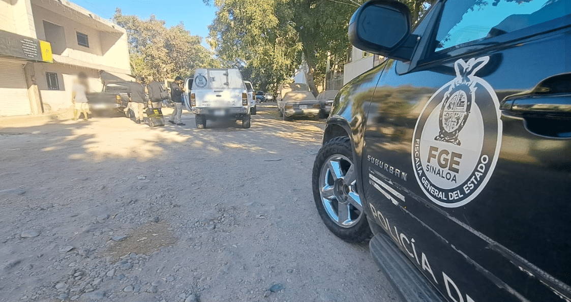 Policía de investigación de la FGE acordonó el sitio donde se registró el asesinato de un hombre al suroriente de Culiacán