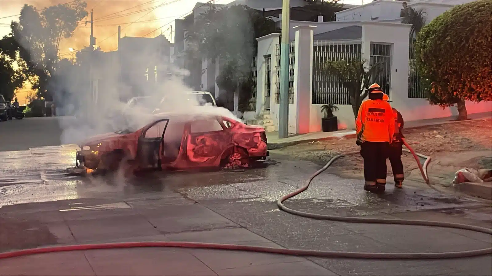 INCENDIO VEHÍCULO CULIACÁN (4)