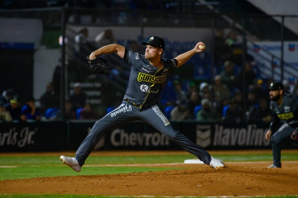 eff Kinley abrió y ganó el juego por Algodoneros