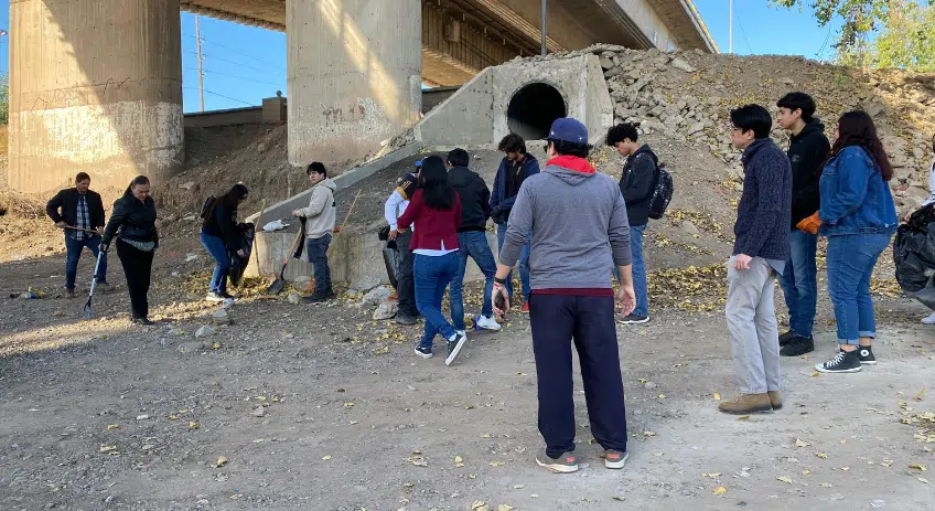 Limpieza en río Sinaloa por estudiantes de UAdeO Guasave