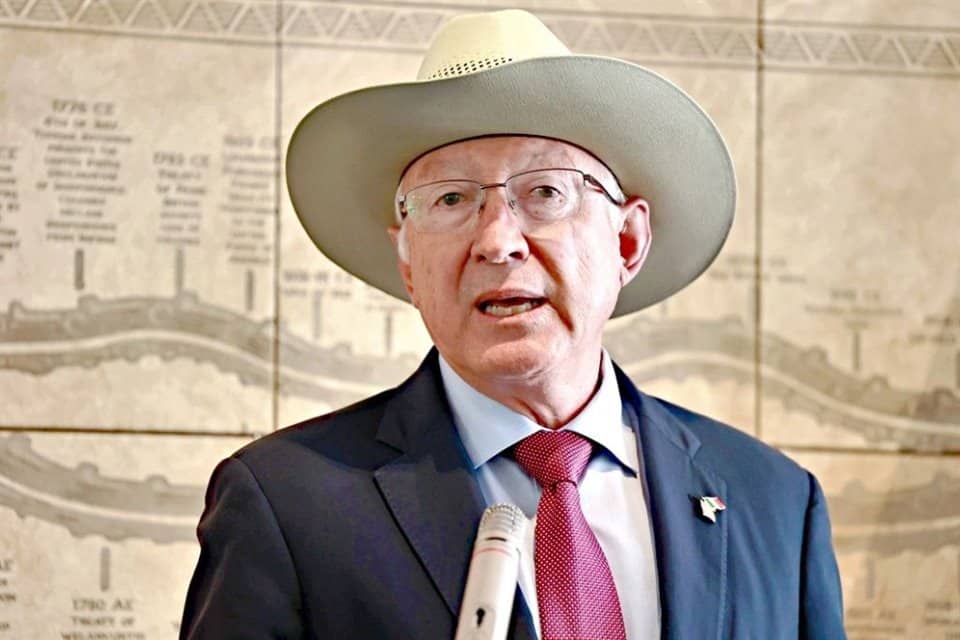 Ken Salazar reaparece y critica el cambio de nombre al Golfo de México: 
