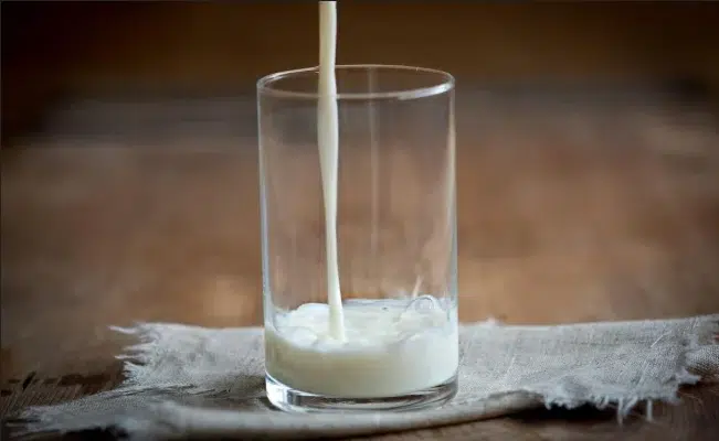 ¿Cuál es la leche de 1 litro de mejor calidad y a mejor precio? Esto dice Profeco