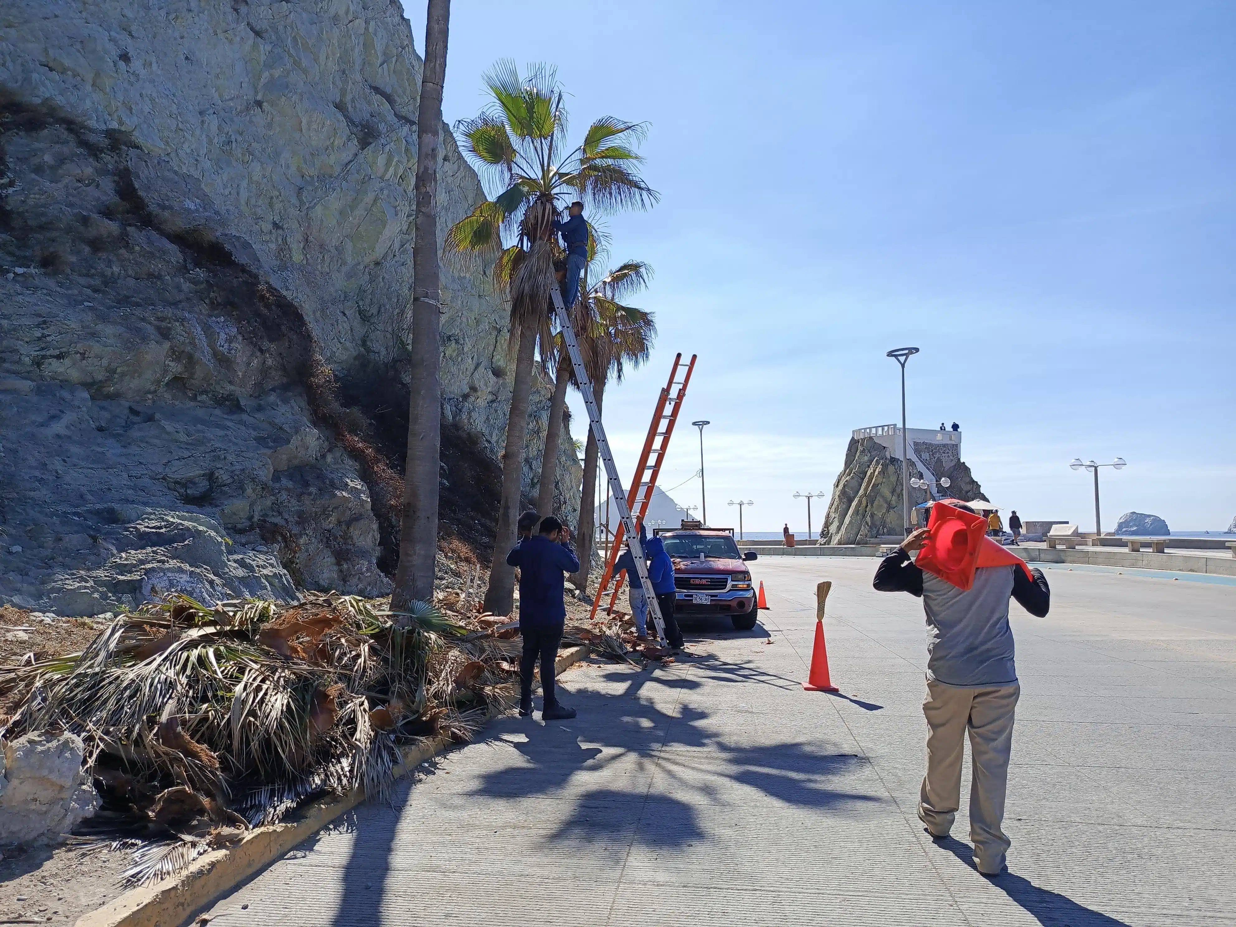 Jornada de limpieza en la zona Olas Altas y el centro histórico de Mazatlán