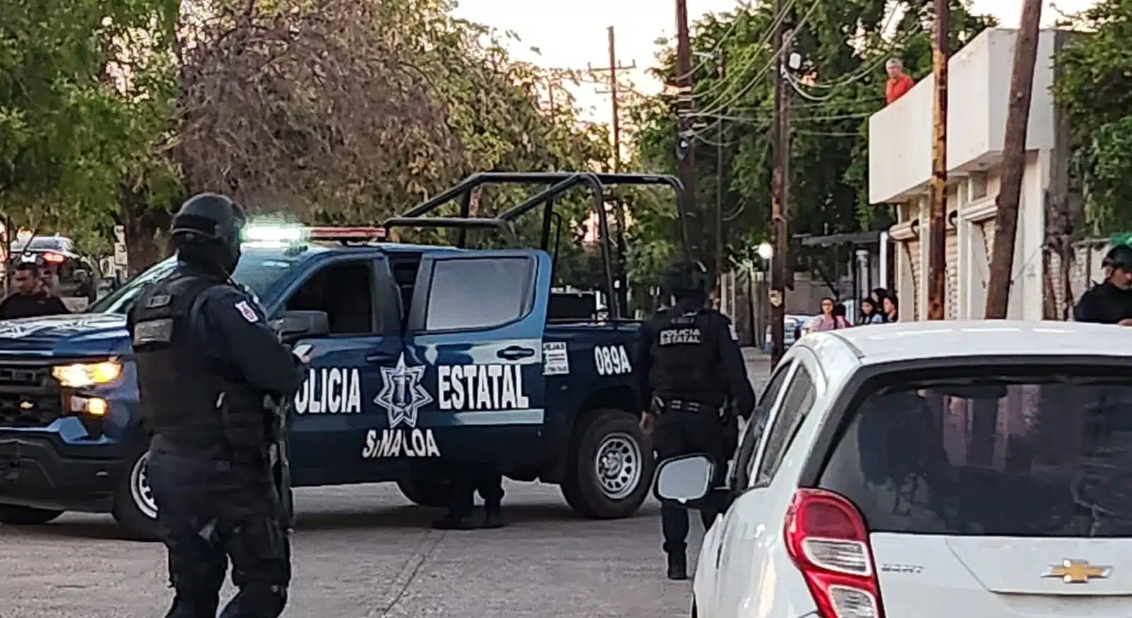 Policía Estatal Preventiva confirmaron la presencia de un hombre sin vida al interior de un automóvil