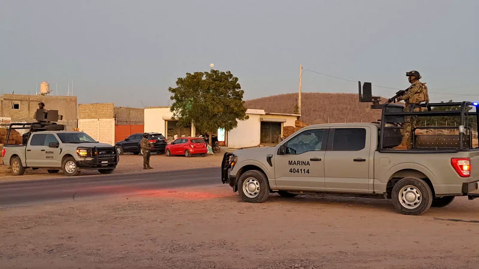 Elementos de la Secretaría de Marina establecieron un punto de control sobre la carretera Guamúchil-Mocorito