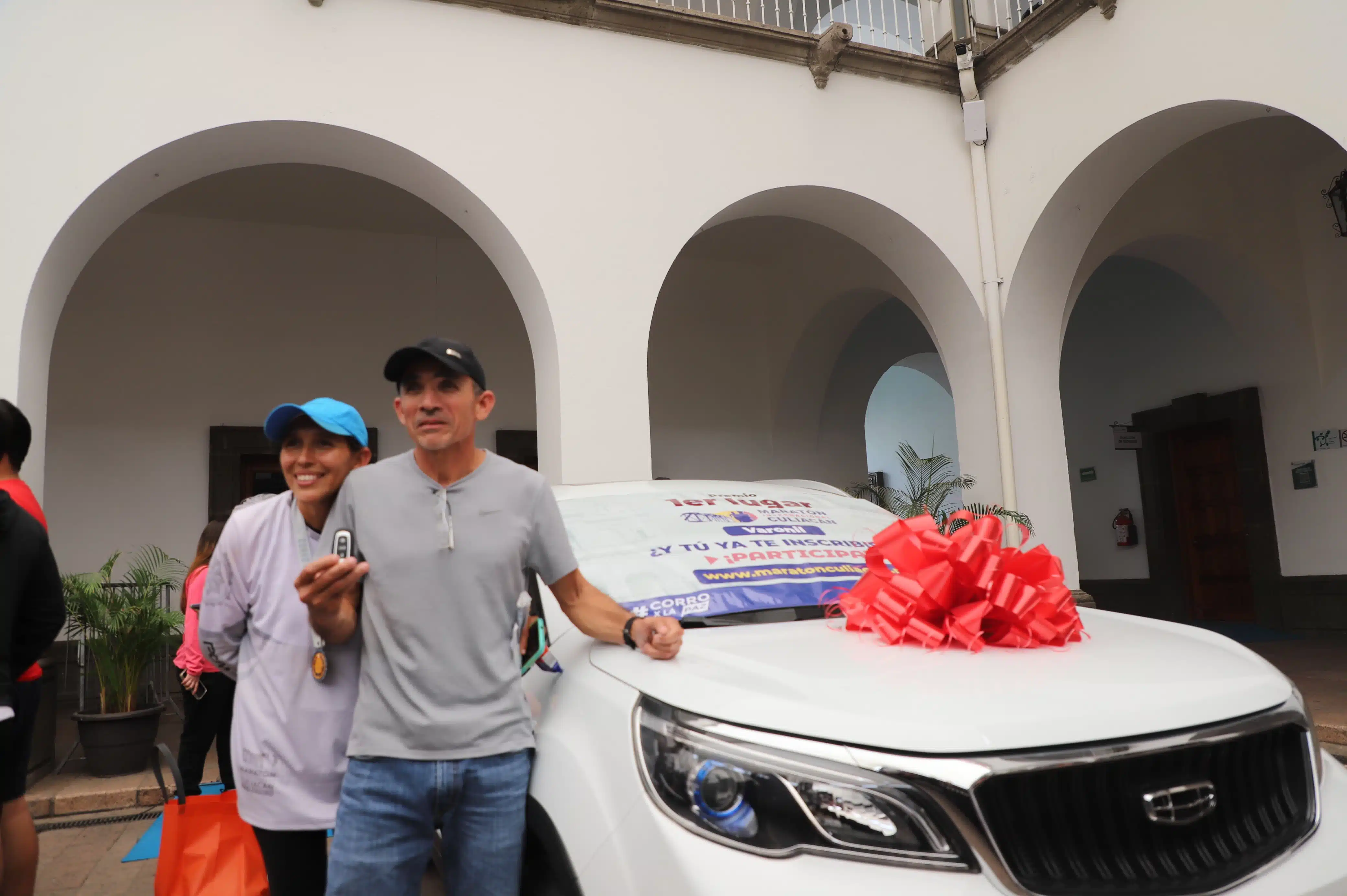 ¡Suerte de campeón! Martín Rivera gana sorteo de auto en Maratón Internacional de Culiacán