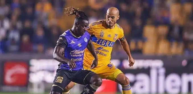 Jugadores de Mazatlán FC y Tigres.