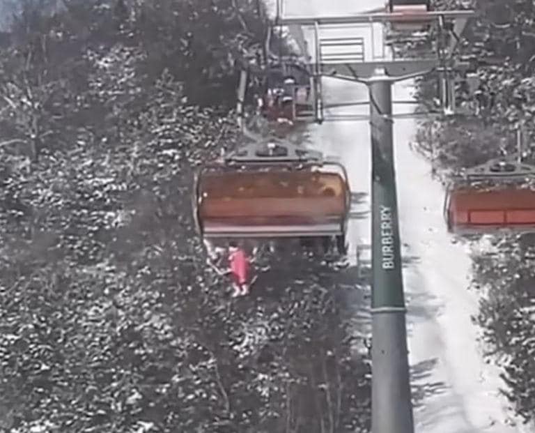 Menor cae desde un teleférico a 12 metros de altura en China