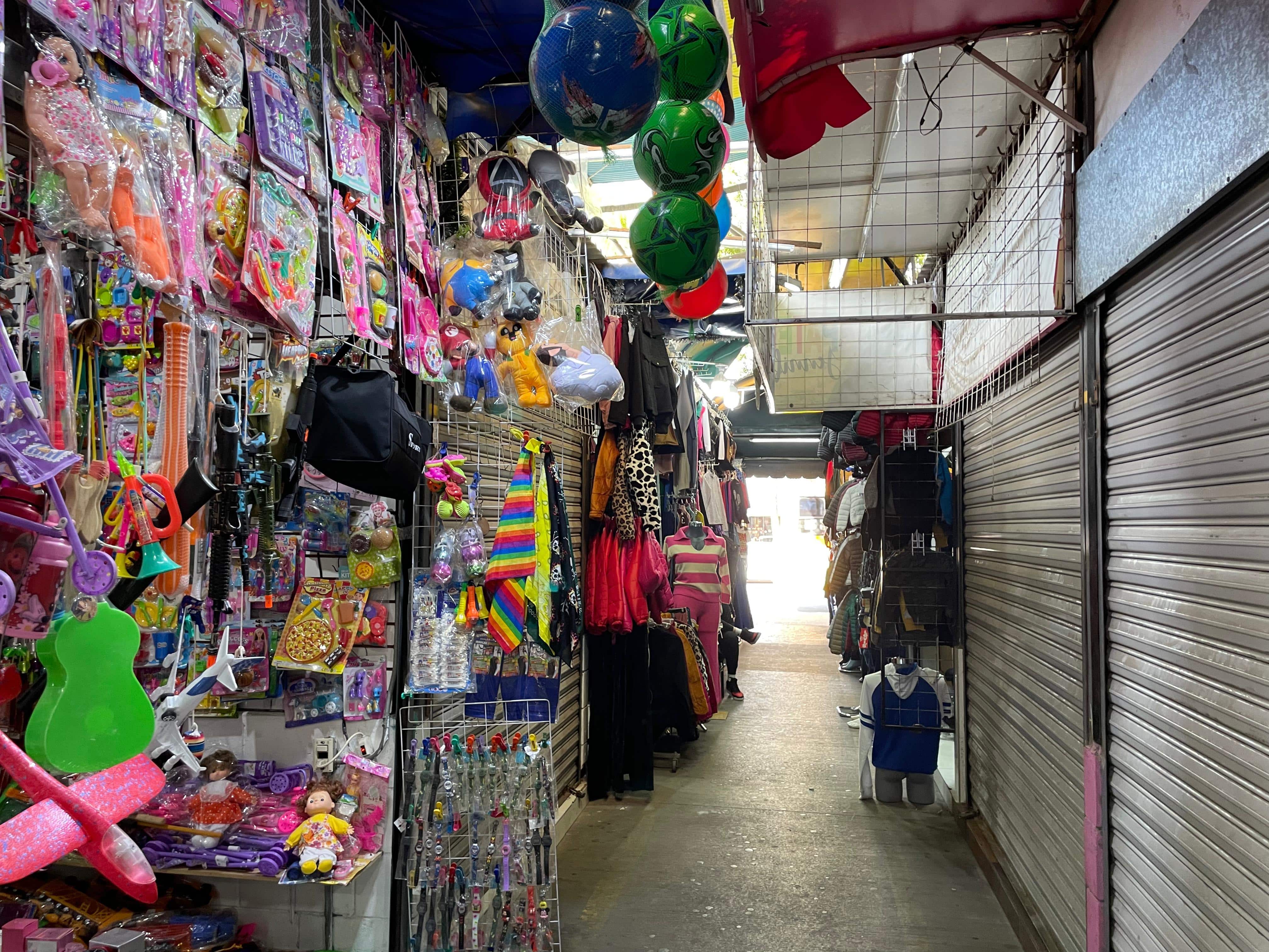 Puestos en el mercado Zona 30 de Los Mochis.