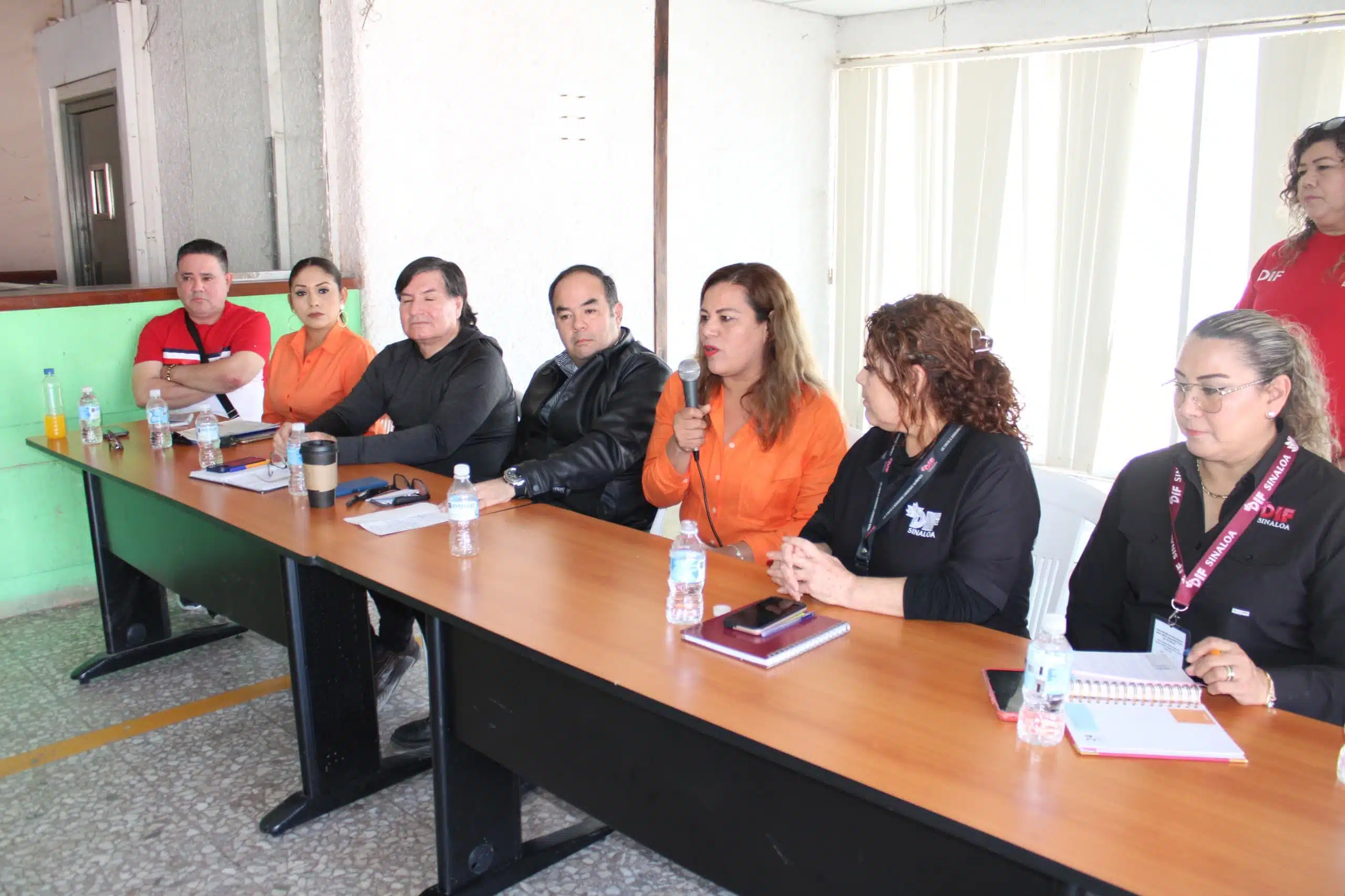 Alcaldesa Evangelina Llanes Carreón presente en las mesas de trabajo.