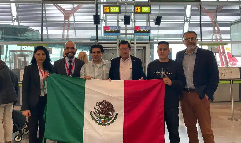 Mexicanos secuestrados hace más de un año en el buque Galaxy Leader aterrizan en CDMX