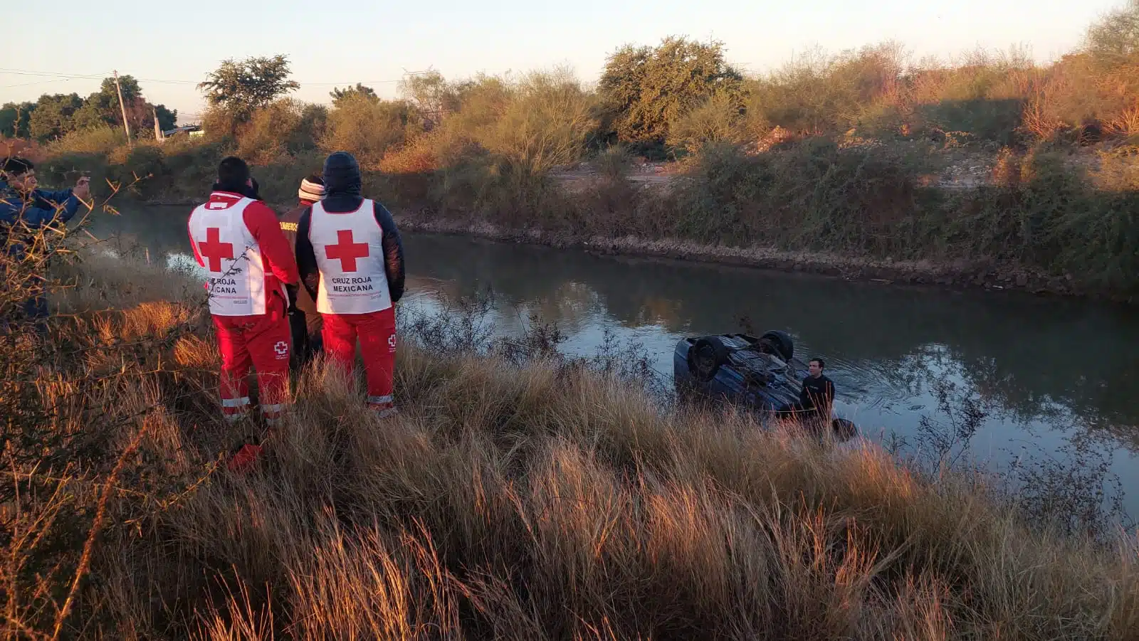 Muere joven de 26 años tras caer a canal en Los Mochis