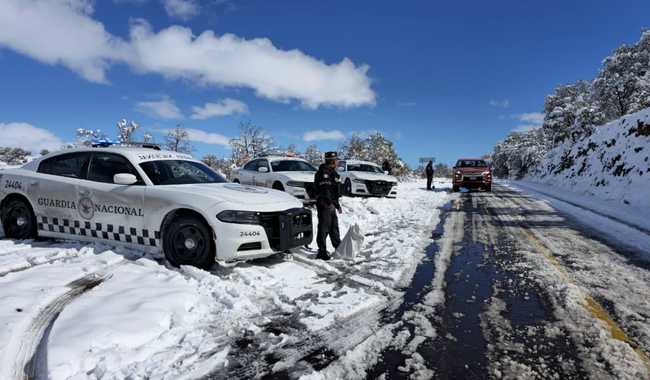 Nieve en carreteras de Chihuahua