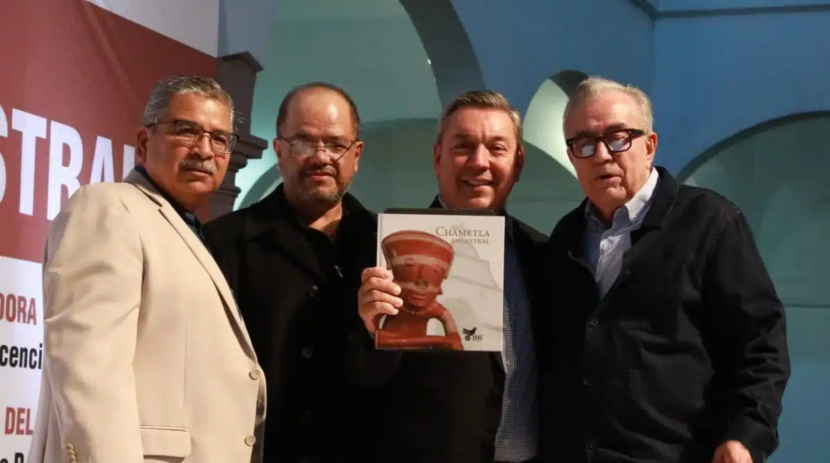 Presentación de libro Chametla Ancestral, con el gobernador de Rubén Rocha Moya y los autores Gilberto López Castillo y Joel Santos