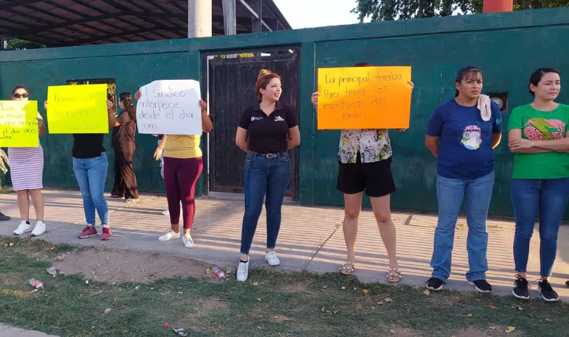 Protesta de madres de familia en kínder de El Guayabo