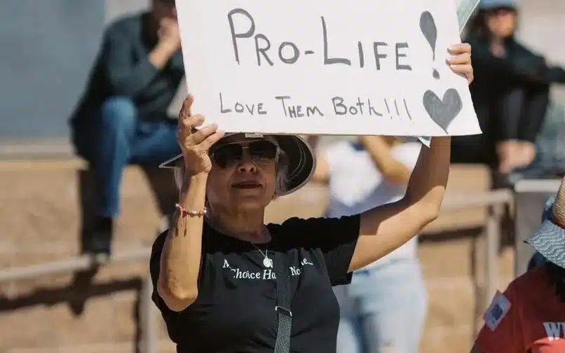 Donald Trump indulta a 23 activistas antiaborto procesados en el gobierno de Biden