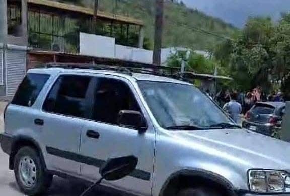 Una camioneta fue robada en un estacionamiento de una plaza comercial en Los Mochis