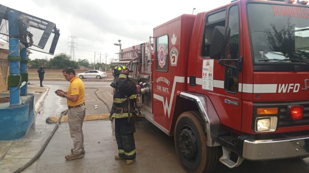 Se incendia taller mecánico en la colonia Hacienda Urías, Mazatlán