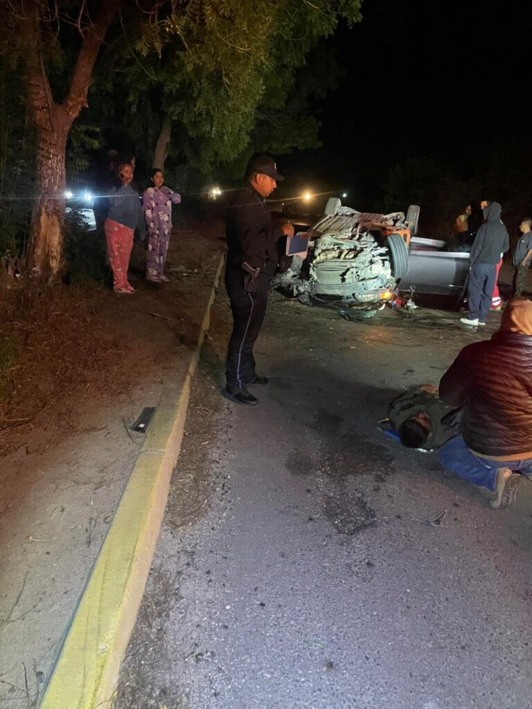 Se registra volcadura en la carretera Los Mochis-Choix